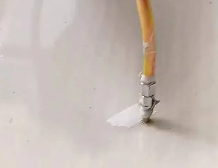 确山瓷砖空鼓维修公司专业解答在瓷砖铺贴过程中，如果使用的砂料过粗（如全部使用了粗砂），可能会导致以下问题